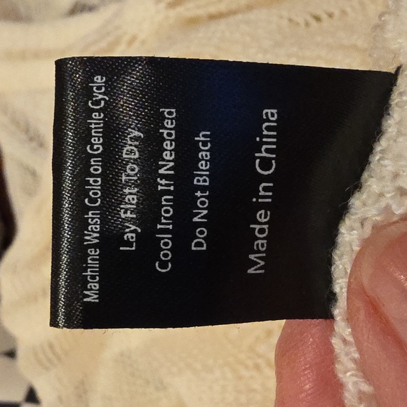 POL Cream Oversized Knit Sweater. Size Small - Picture 5 of 6